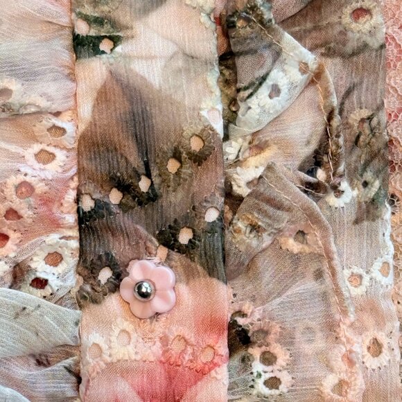 NWT Alice + Olivia “Minda” Floral Eyelet Ruffle-Sleeve Tie-Neck Blouse Size S - Picture 10 of 11